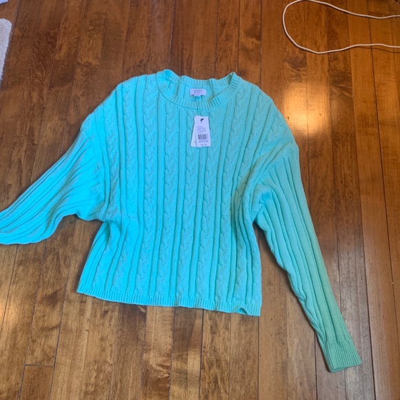 Crown and Ivy drop shoulder cable knit sweater . NWT. Retail 64.50 - Picture 4 of 6